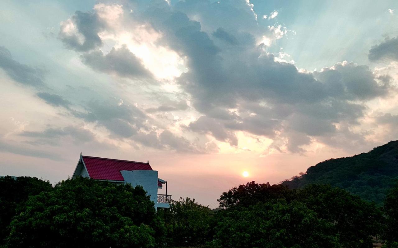 Nostravila Lonavala Exterior foto